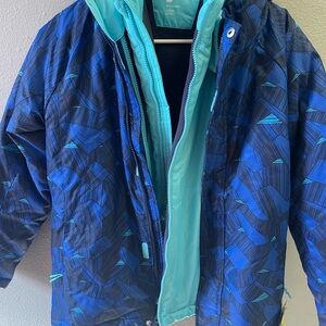 New with tags girls outdoor ski jacket. Size 12-14 fits like a women’s small